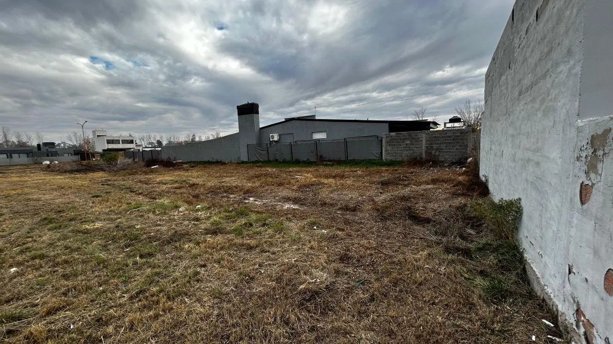 Lote en venta de 1.026,55 m² en Piedra Blancas, Fernandez Oro 5