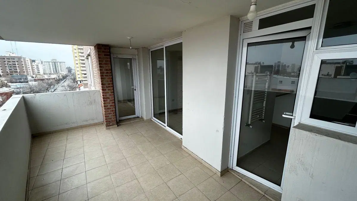 DEPARTAMENTO DE 2 DORMITORIOS EN ALQUILER en Pionero 2 CON COCHERA CUBIERTA centro de Cipolletti 2