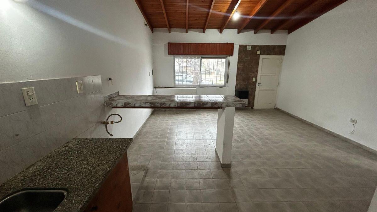 Foto de CASA DE 1 DORMITORIO EN ALQUILER con cochera – NEUQUÉN CAPITAL, imagen 1