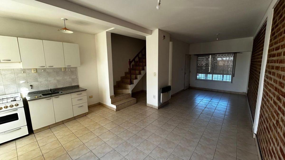 Foto de DUPLEX de 2 dormitorios en alquiler en Cipolletti, imagen 2