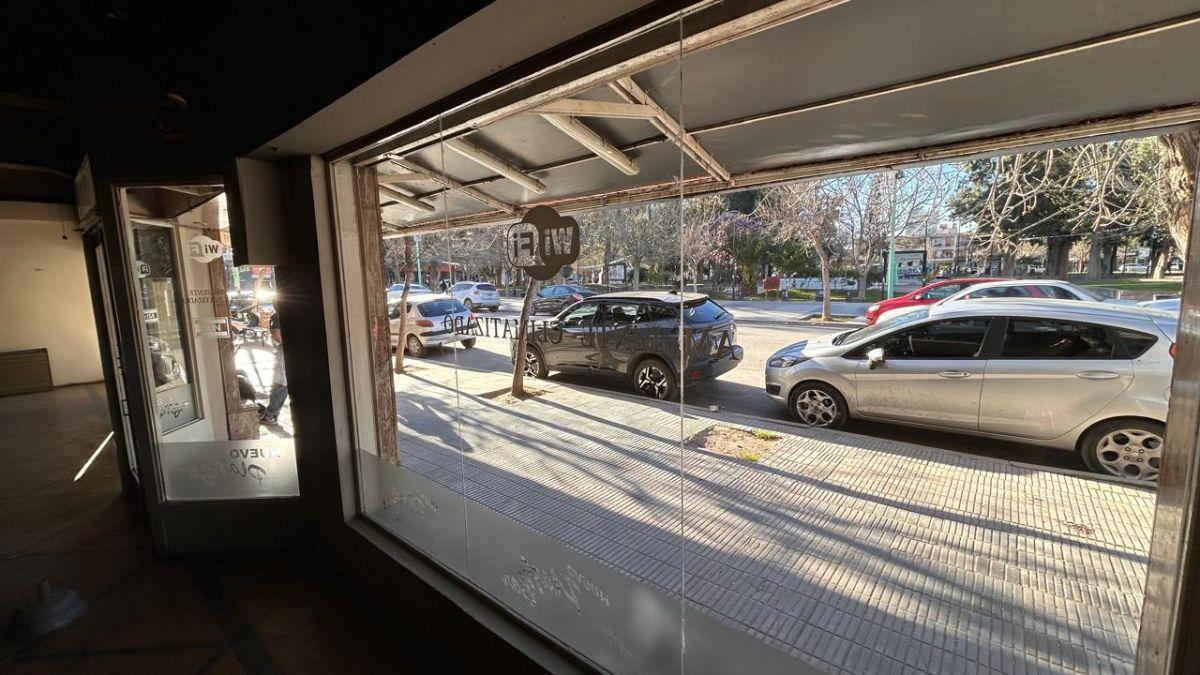 Foto de LOCAL COMERCIAL EN ALQUILER – PLENO CENTRO DE CIPOLLETTI, imagen 2
