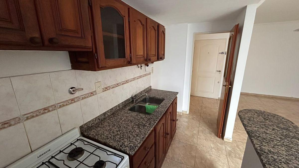 Foto de DEPARTAMENTO EN ALQUILER – 1 DORMITORIO Barrio Área Centro Este, imagen 3