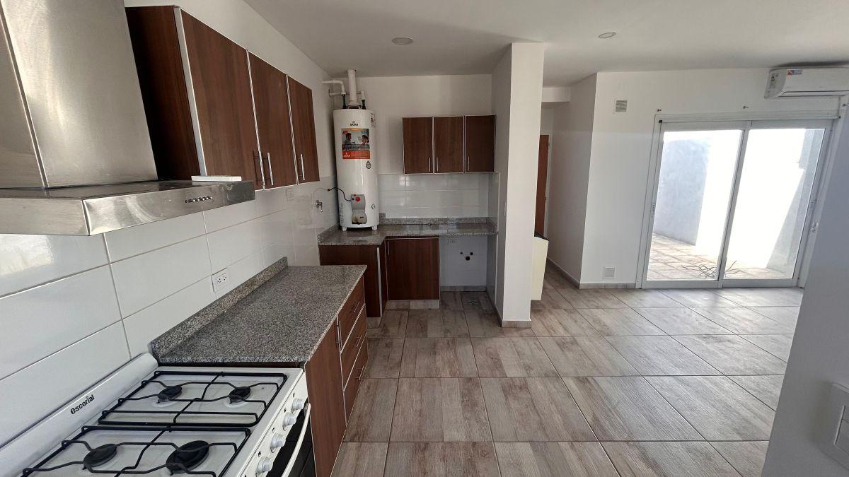 Foto de DÚPLEX EN ALQUILER – 3 dormitorios – B° Rincon Lindo CIPOLLETTI, imagen 3