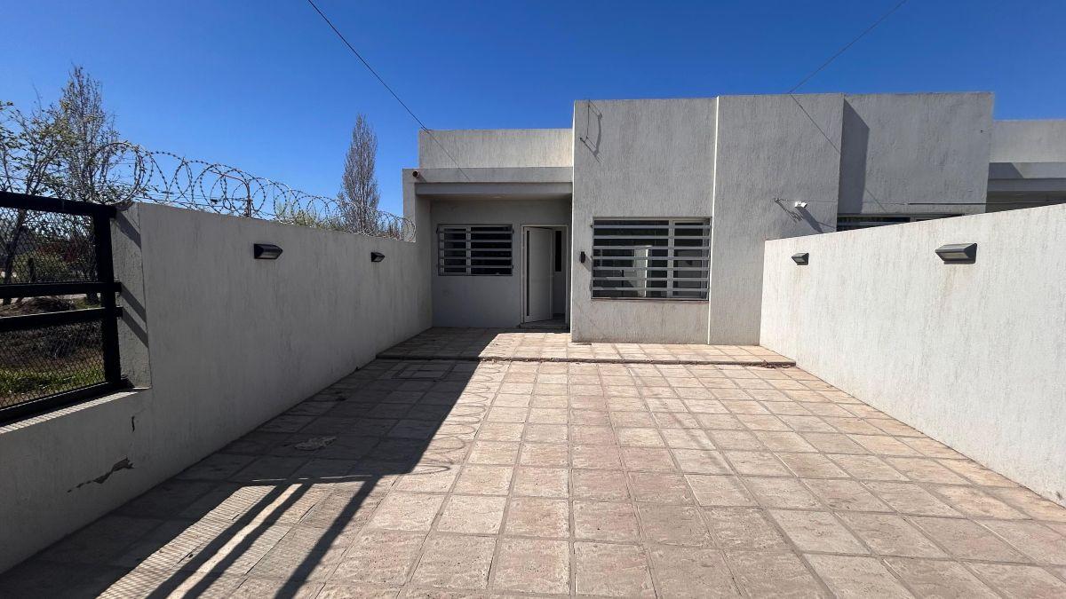 Foto de DÚPLEX EN ALQUILER – 3 dormitorios – B° Rincon Lindo CIPOLLETTI, imagen 1