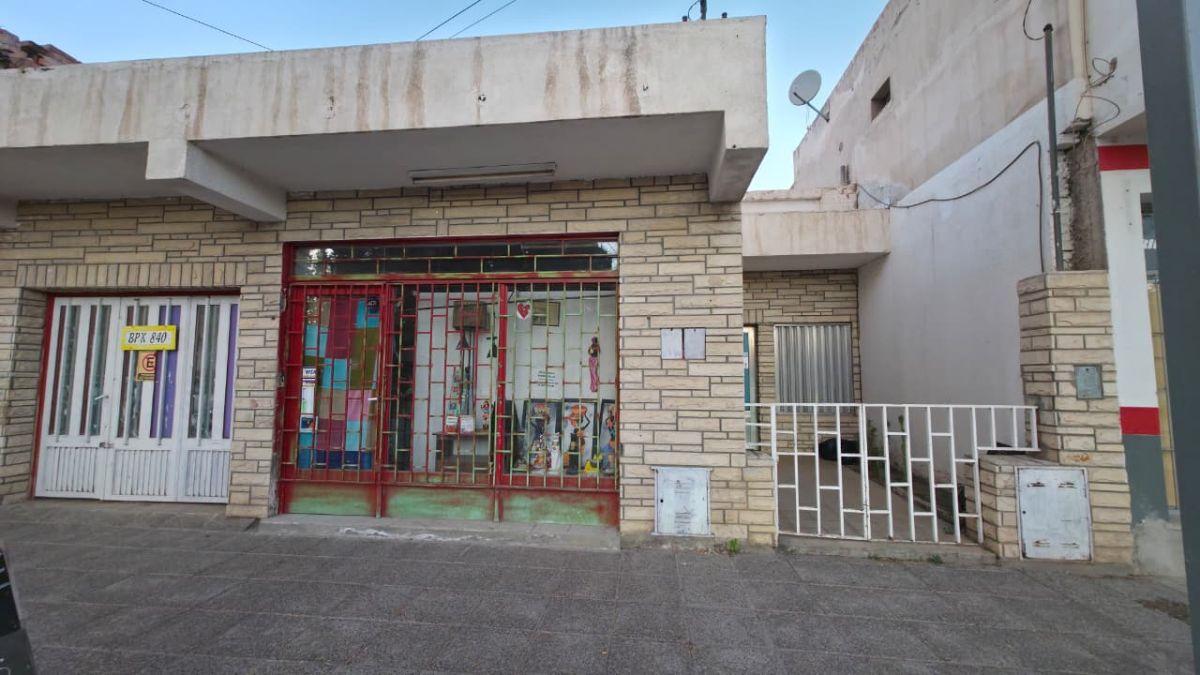 Foto de Casa en venta con local comercial en centro de Cipolletti, imagen 2