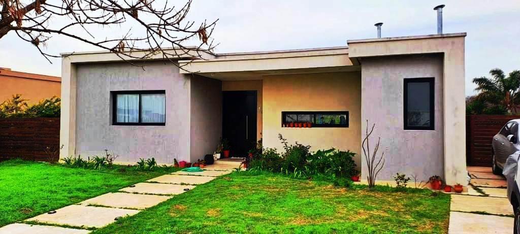 Casa en Venta - San Sebastián – 4 ambientes - Escritura Directa - APTO CREDITO