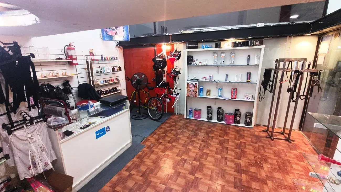 LOCAL EN VENTA - GALERIA JARDIN - PEATONAL FLORIDA al 500 - CABA - CENTRO - MICROCENTRO.- 8