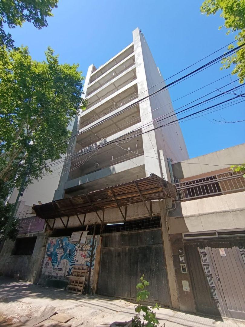 Empredimiento de 2 y 3 ambientes en semipisos en el corazon de almagro
