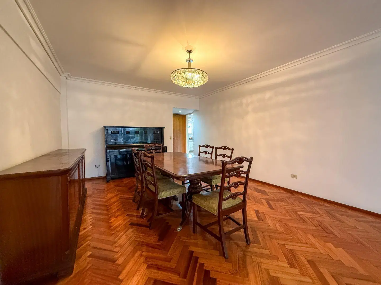 VENTA 4 AMBIENTES CON DEPENDENCIA , FLORES 5