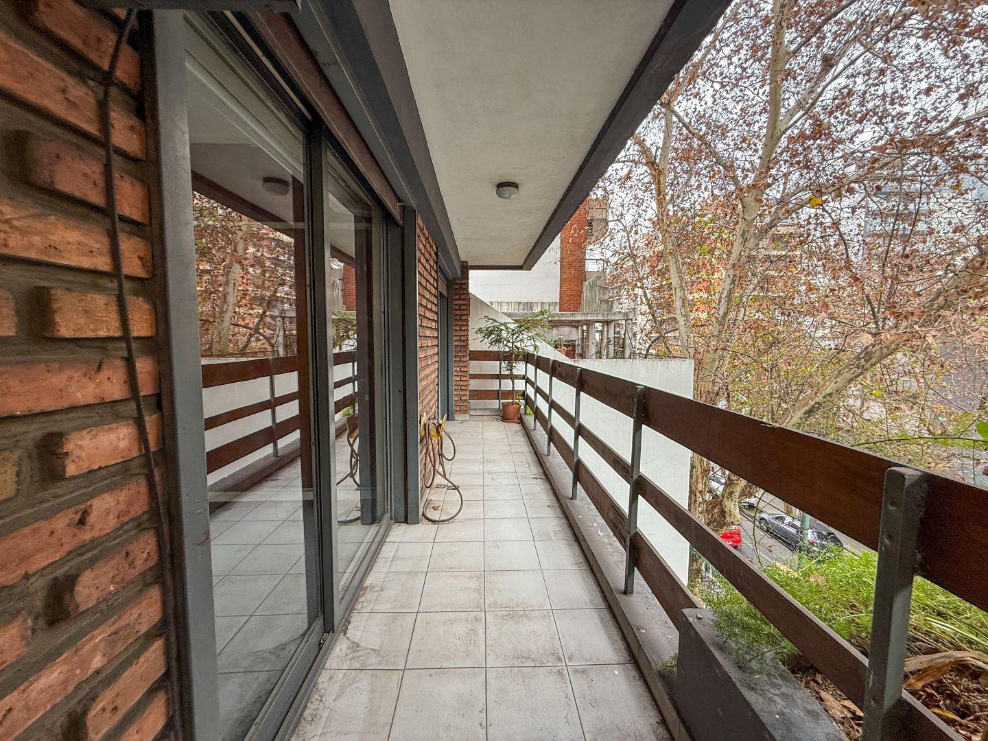 VENTA 4 AMBIENTES CON DEPENDENCIA , FLORES