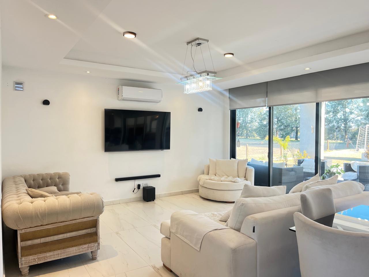 VENTA CASA 6 AMBIENTES EN EL BARRIO TERRALAGOS, CANNING