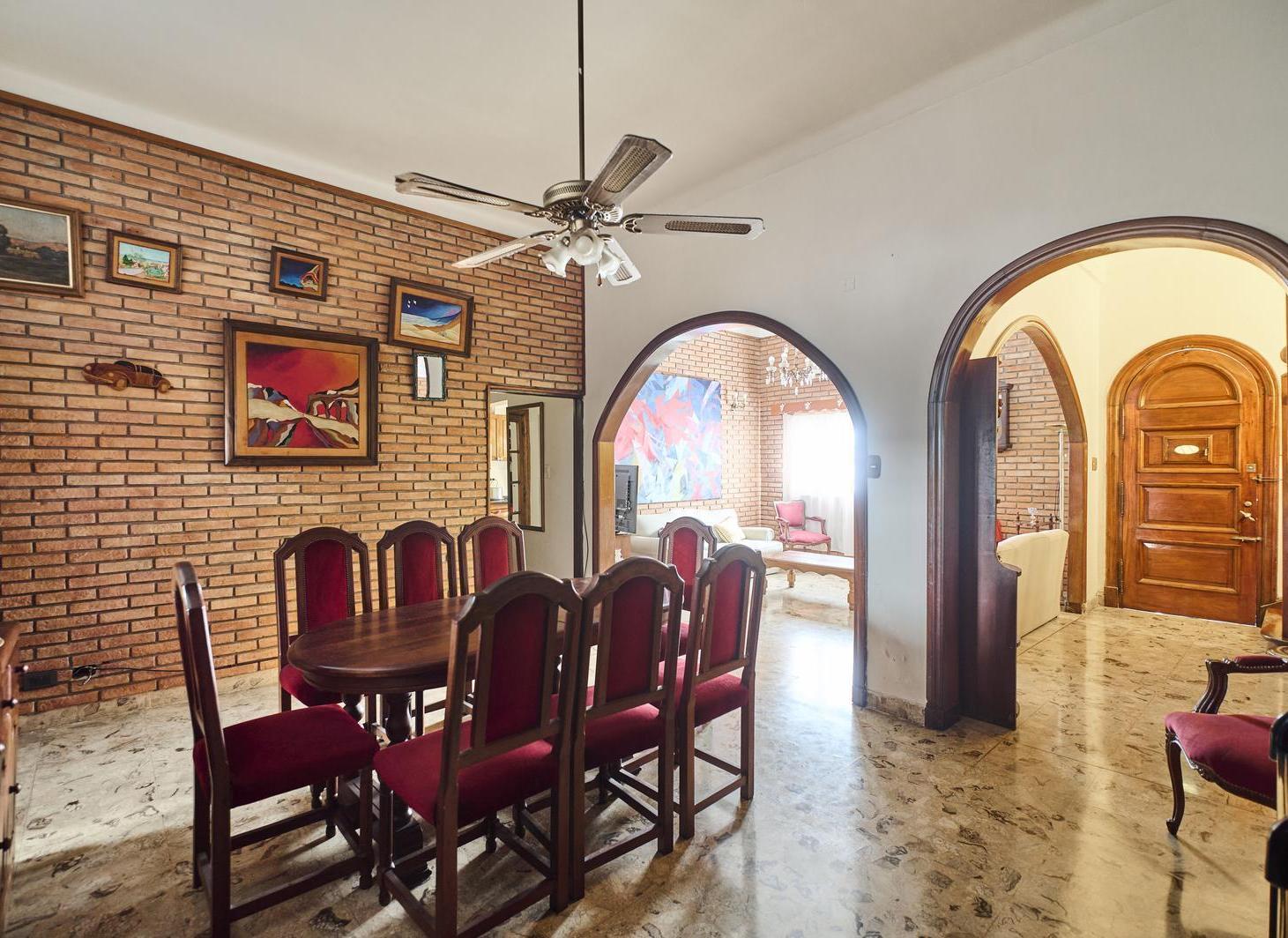 Venta Casa 5 ambientes Parque Chas