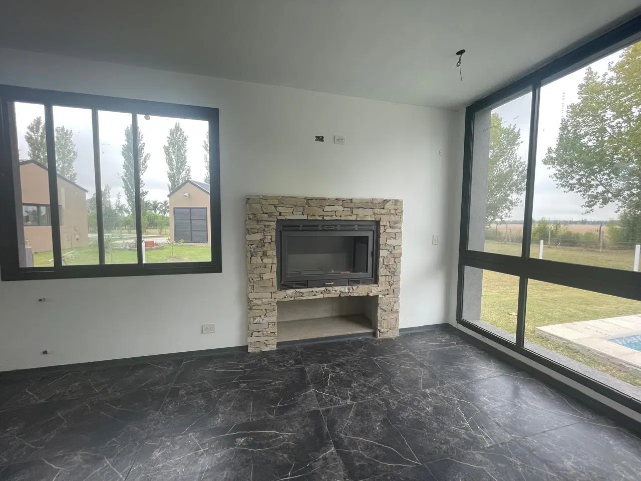 Venta Casa 4 Ambientes con Pileta, Suite y Gran Parque en La Magdalena 2