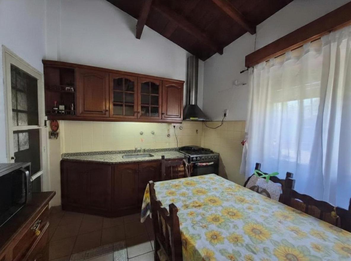 Foto de Venta Casa 3 ambientes con cochera en Banfield, imagen 1