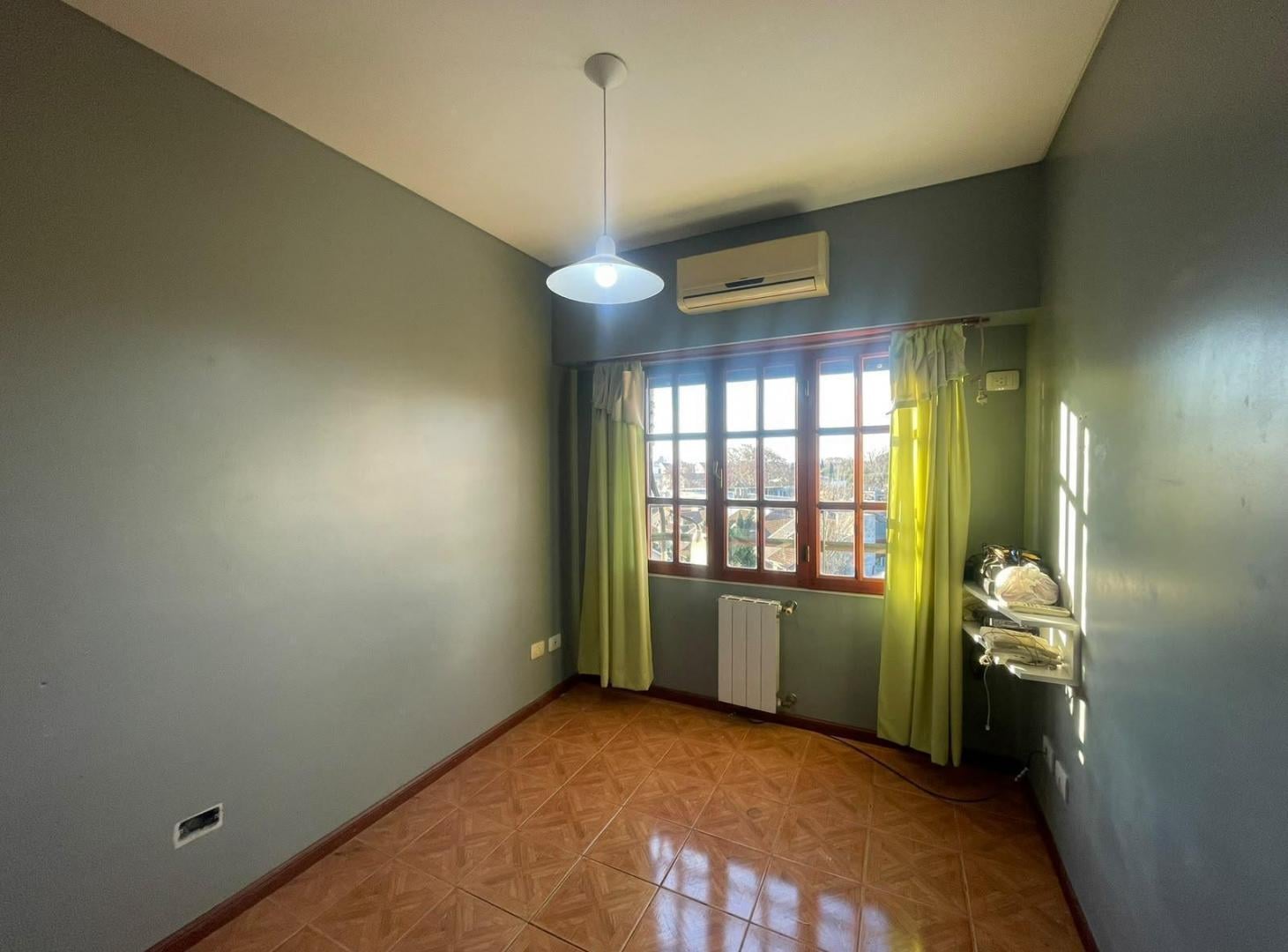 Foto de Departamento 3 Ambientes con Cochera APTO CREDITO Centro de Adrogué, imagen 5