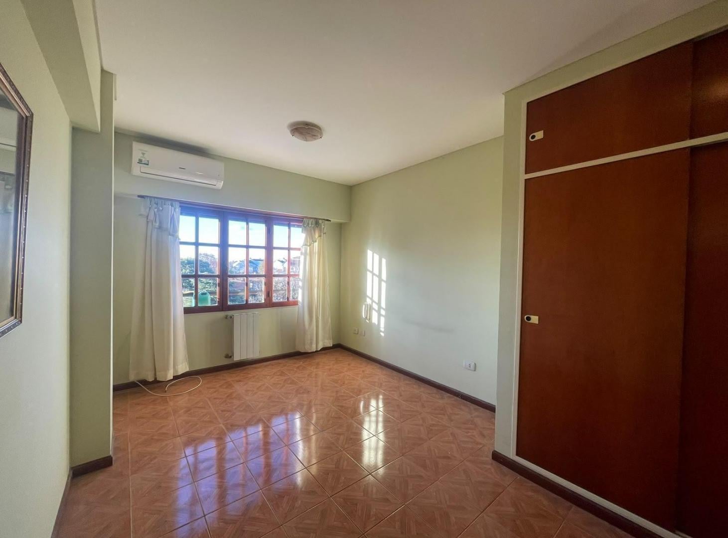 Foto de Departamento 3 Ambientes con Cochera APTO CREDITO Centro de Adrogué, imagen 1
