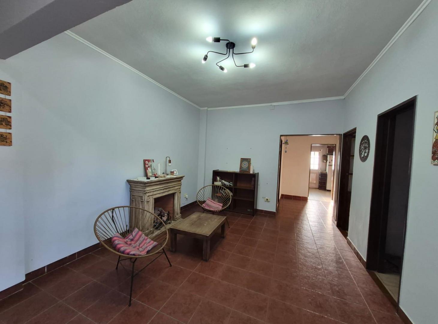 Foto de VENTA CASA SOBRE LOTE PROPIO EN MONTE CHINGOLO, imagen 2