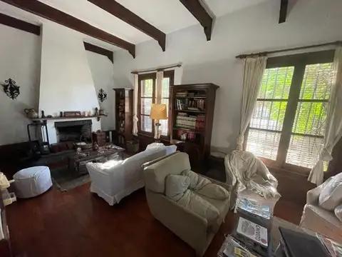 Foto de Venta Casa 5 ambientes en Villa Sarmiento, imagen 1