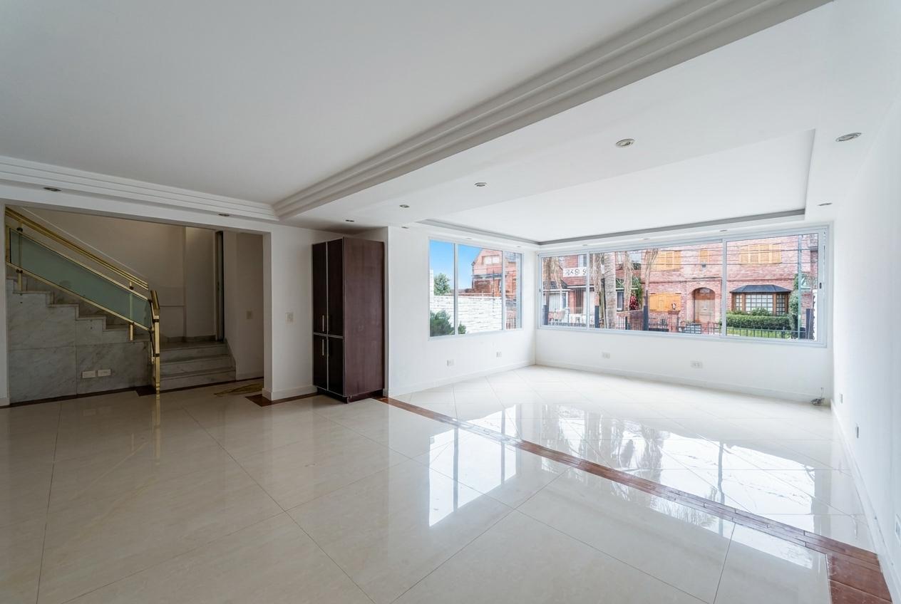 Foto de Venta Casa 6 ambientes con Pileta en Martinez, imagen 2