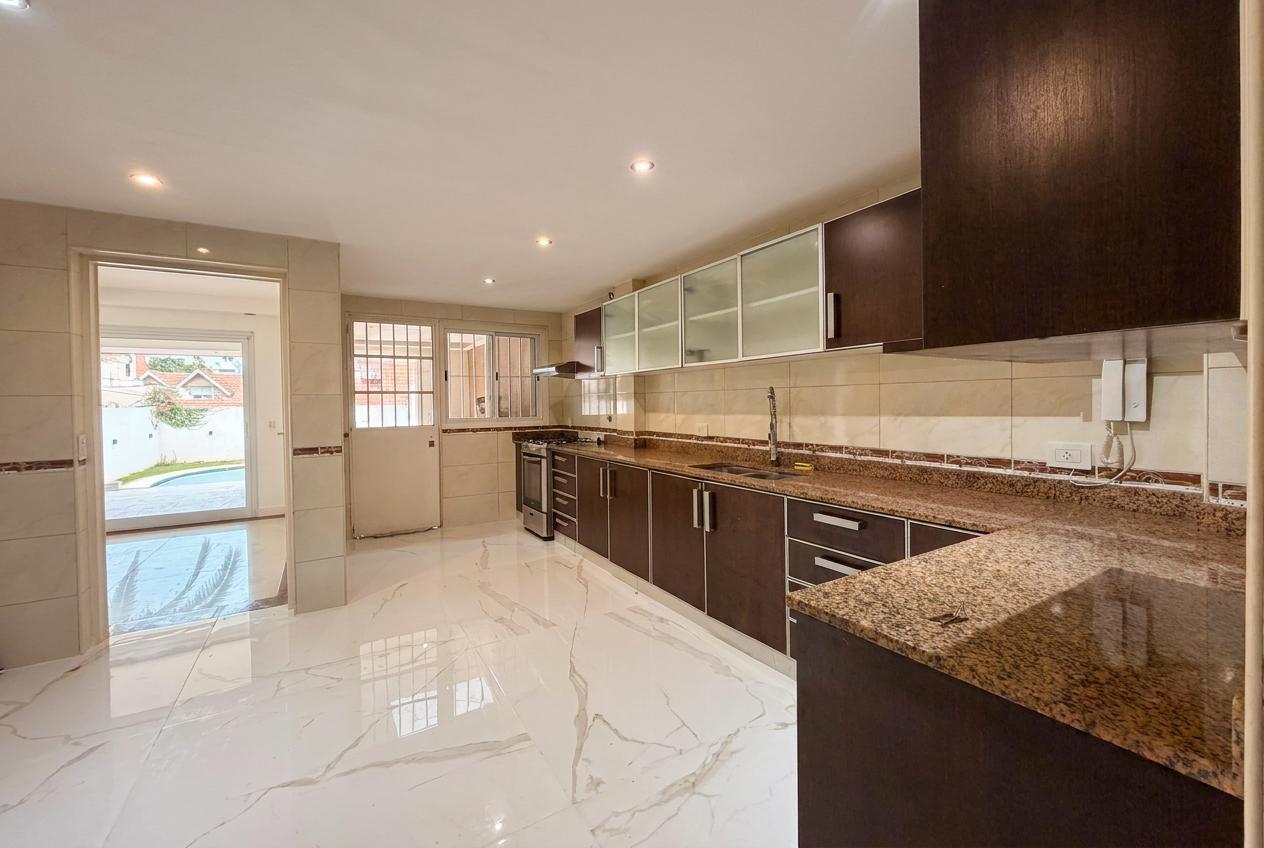 Foto de Venta Casa 6 ambientes con Pileta en Martinez, imagen 1