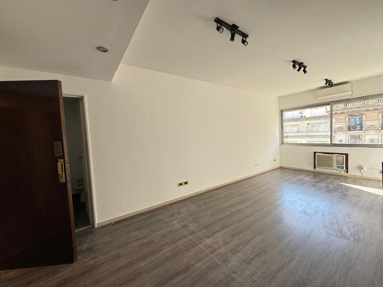 Foto de Alquiler oficina comercial con cochera en microcentro, imagen 5