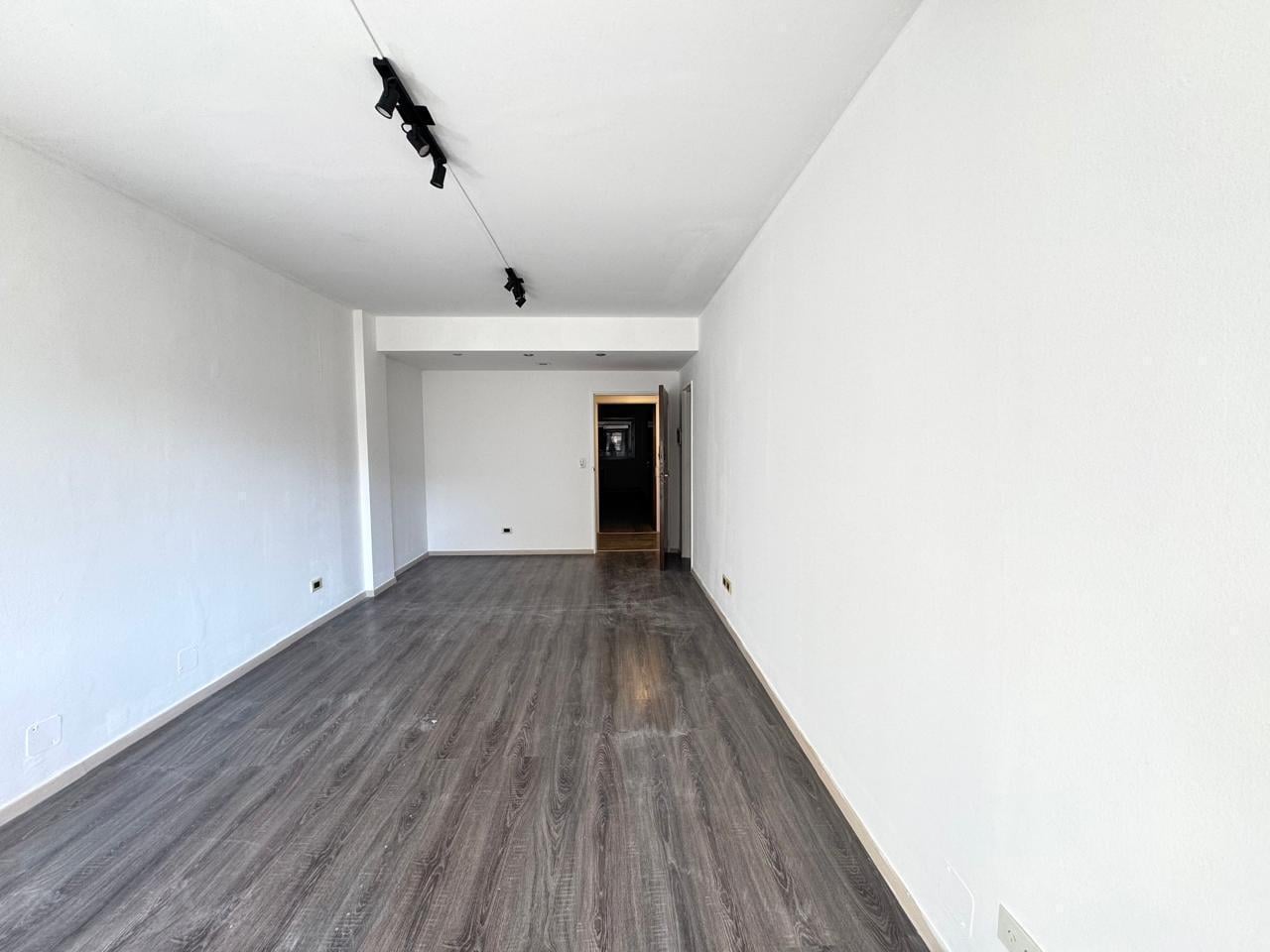 Foto de Alquiler oficina comercial con cochera en microcentro, imagen 3