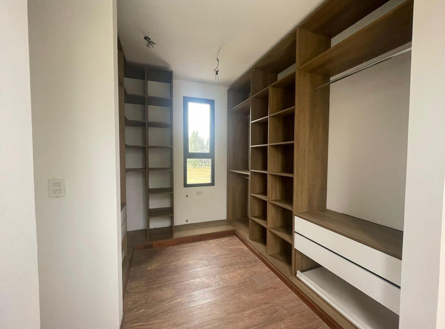 Foto de Venta Casa 4 Ambientes con Pileta, Suite y Gran Parque en La Magdalena, imagen 2