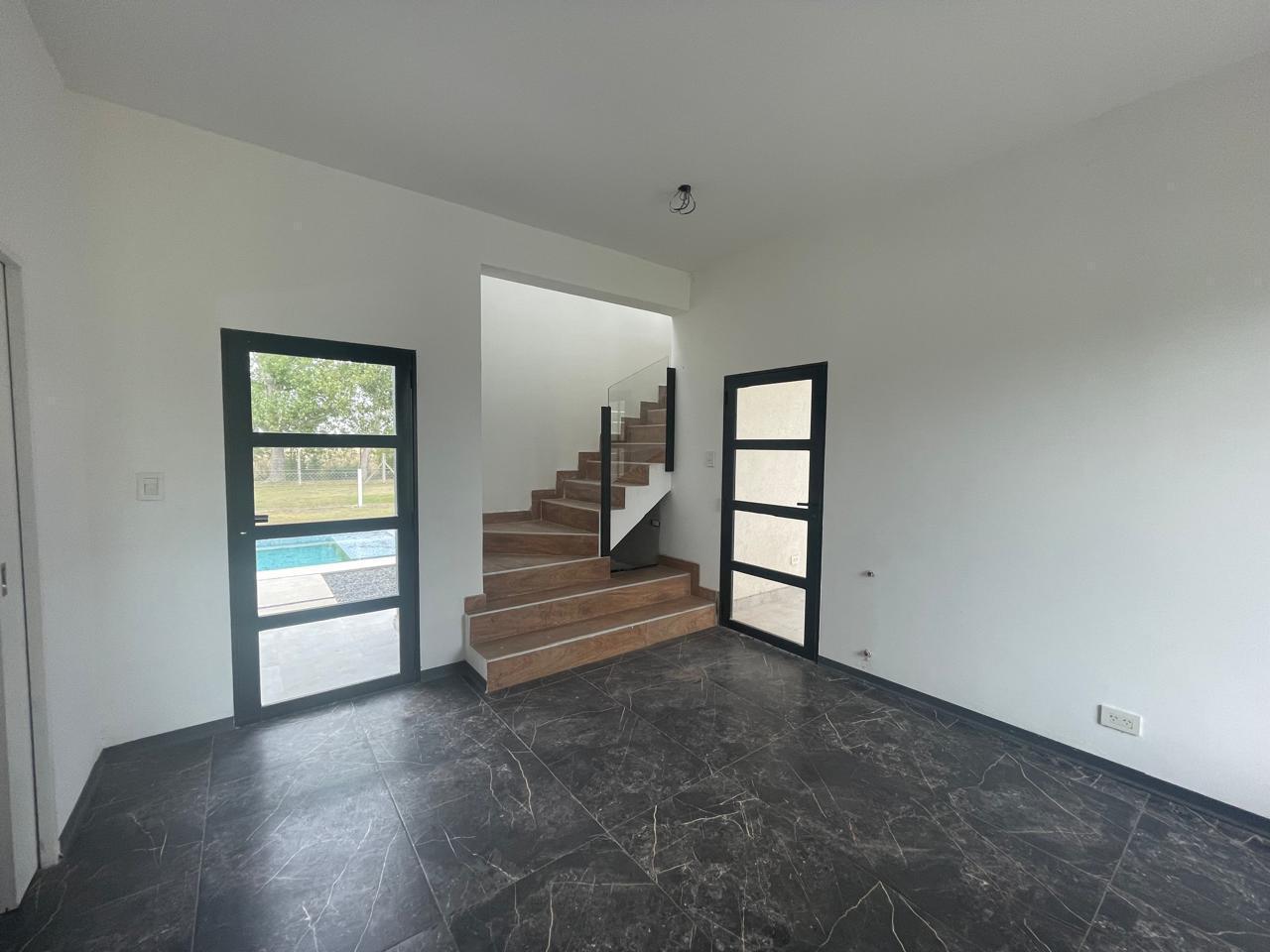 Foto de Venta Casa 4 Ambientes con Pileta, Suite y Gran Parque en La Magdalena, imagen 3