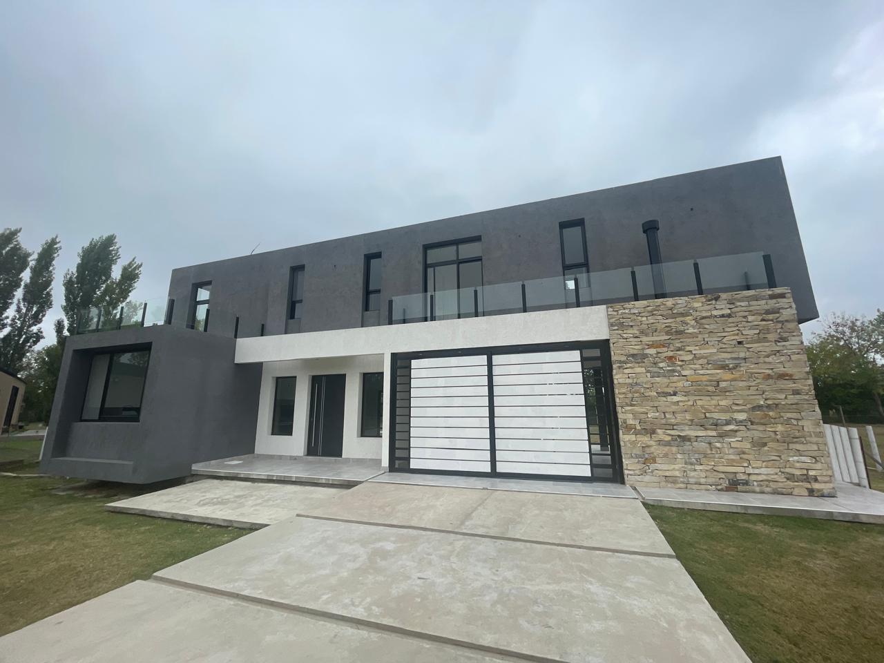 Foto de Venta Casa 4 Ambientes con Pileta, Suite y Gran Parque en La Magdalena, imagen 4
