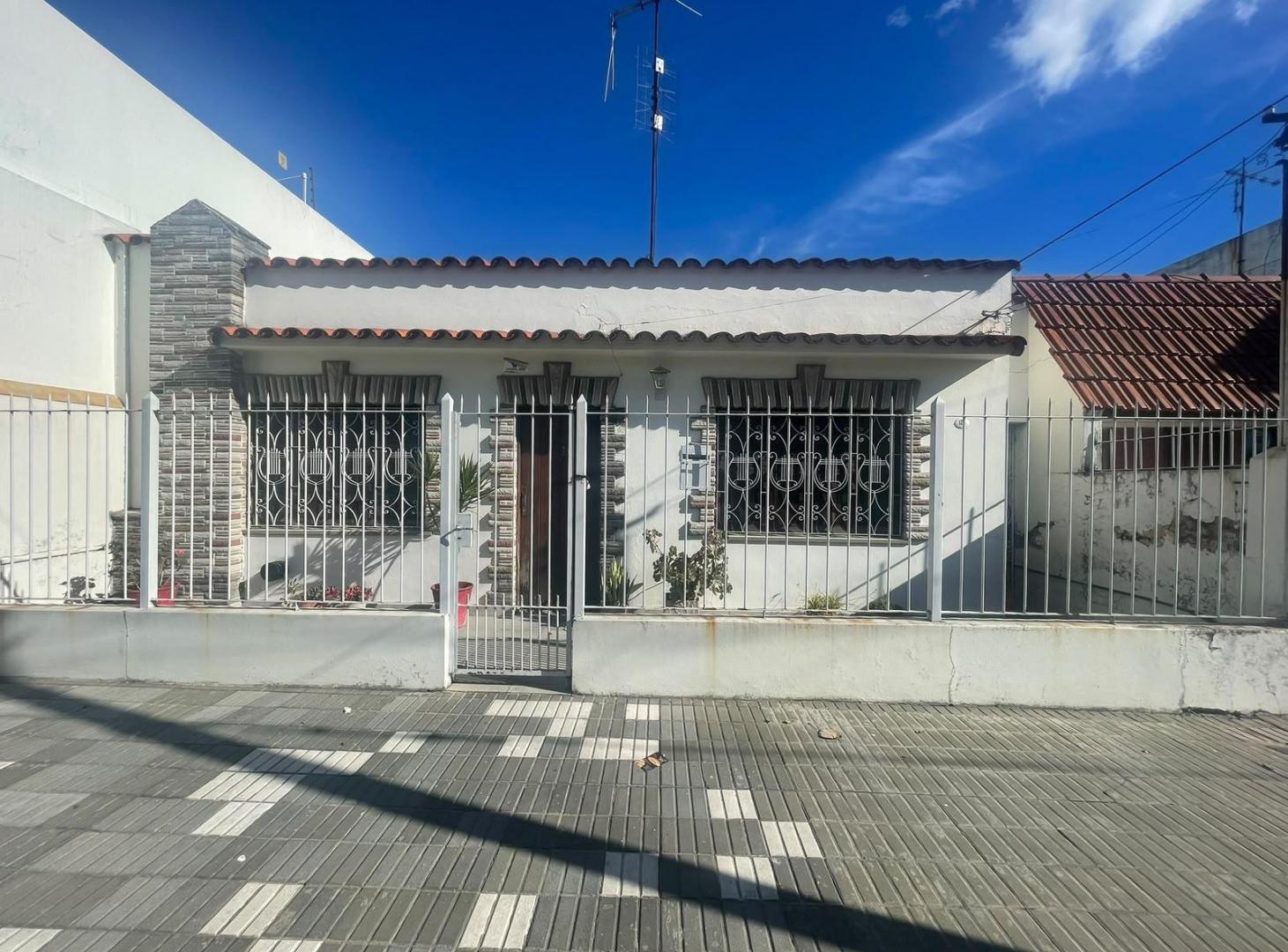 Foto de Venta Casa de 3 Ambientes en Temperley, imagen 1