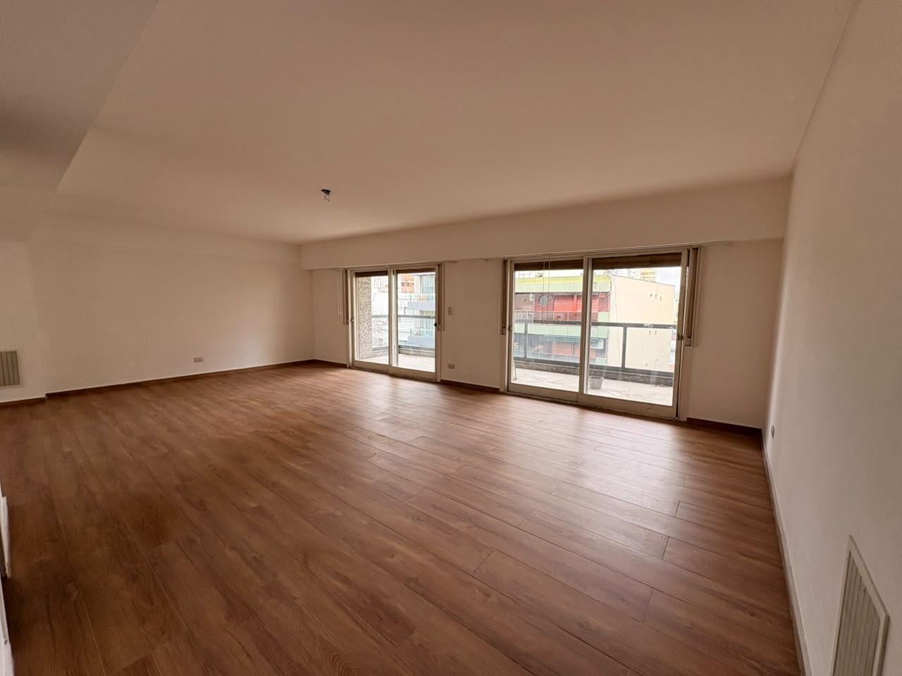 Foto de VENTA DEPARTAMENTO 5 AMBIENTES CON COCHERA EN CABALLITO, imagen 1