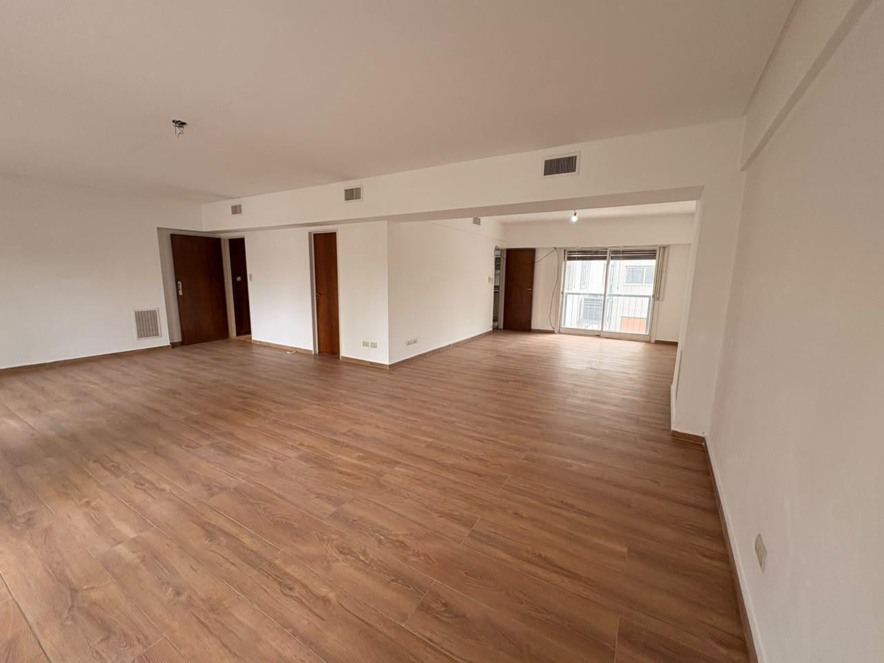 Foto de VENTA DEPARTAMENTO 5 AMBIENTES CON COCHERA EN CABALLITO, imagen 3