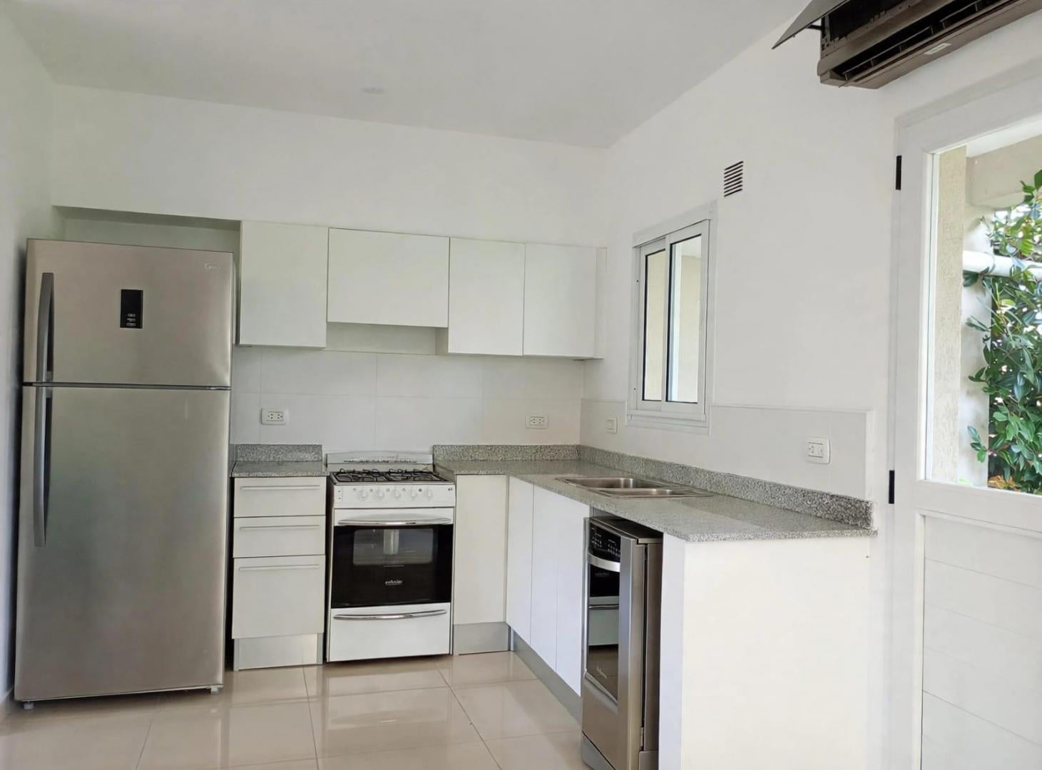 Foto de Venta Casa 4 ambientes en barrio La Angélica Pilar, imagen 2