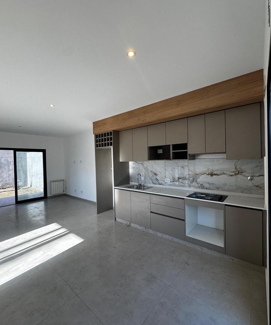 Foto de Venta Casa 3 Ambientes con cochera en Monte Grande, imagen 1