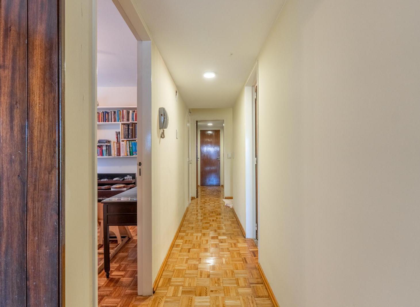 Foto de Venta Departamento 5 ambientes con Cochera y Seguridad en Belgrano R, imagen 2