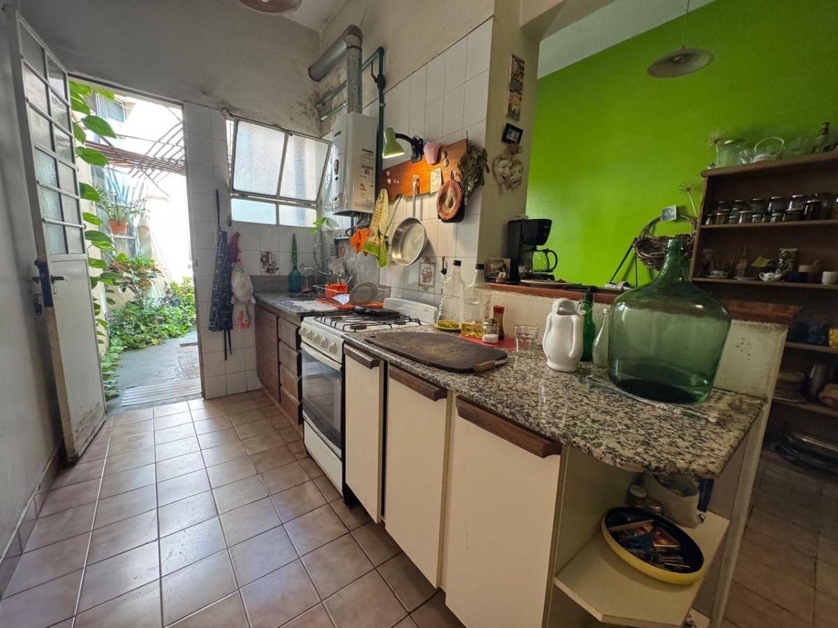 VENTA - HERMOSO Y ANTIGUO DEPTO. 3 DORM. TERRAZA PROPIA. 136M2. CUBIERTOS - CENTRO