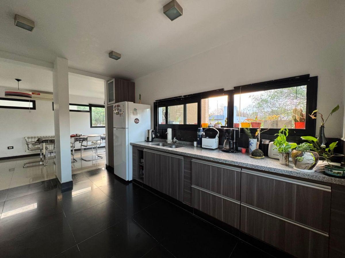 Foto de EXCELENTE PROPIEDAD EN TERRAZAS DE VILLA ALLENDE!!! 4 DORM. 3 BAÑOS, imagen 2