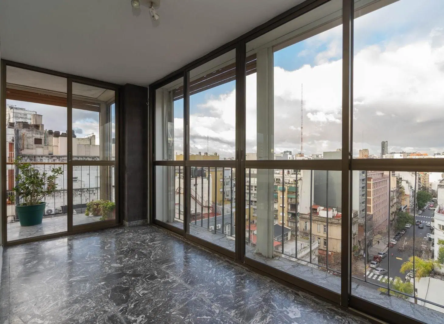 ESPECTACULAR SEMPISO DE 200M2 EN TORRE 5AMB C/DEP Y 2 COCH EN PISO ALTO CON VISTA ABIERTA 3