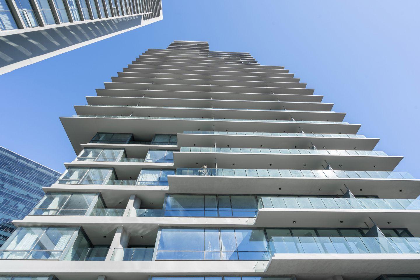 QUANTUM BELLINI - VENTA DEPARTAMENTO 3 AMBIENTES CON 2 BAÑOS AL CONTRA FRENTE