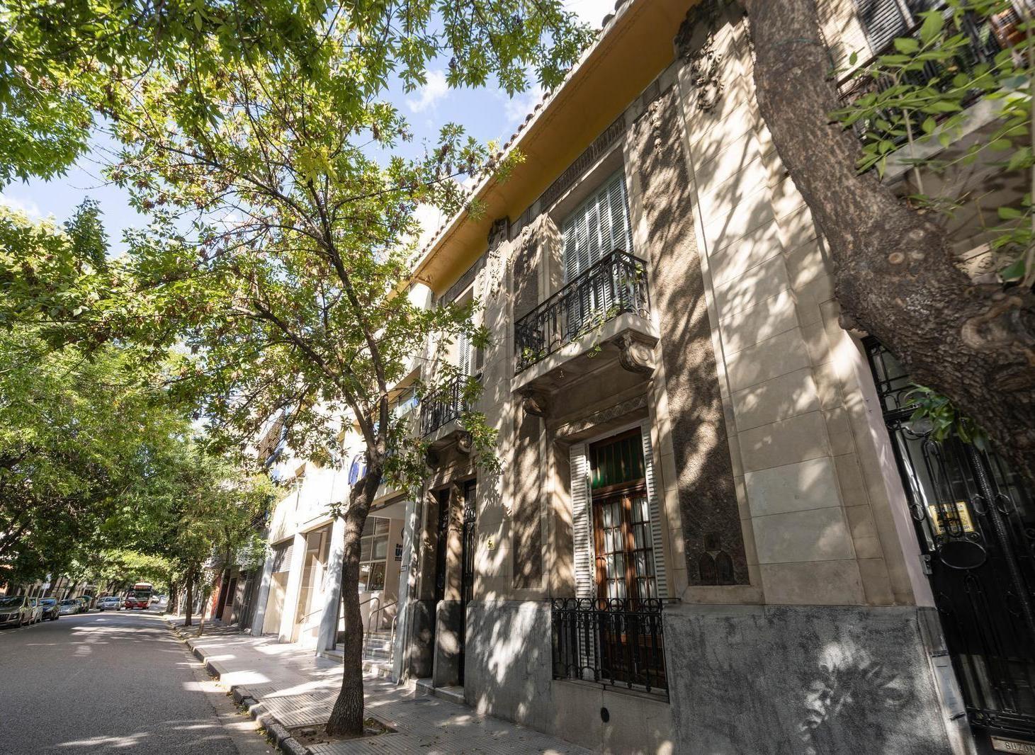 VENTA PH 4 DORMITORIOS REFACCIONADO CON TERRAZA DE 100M2