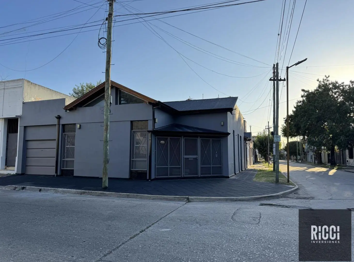 Casa 4 ambientes en venta Quilmes Centro Apta Credito con pileta y escritorio 5