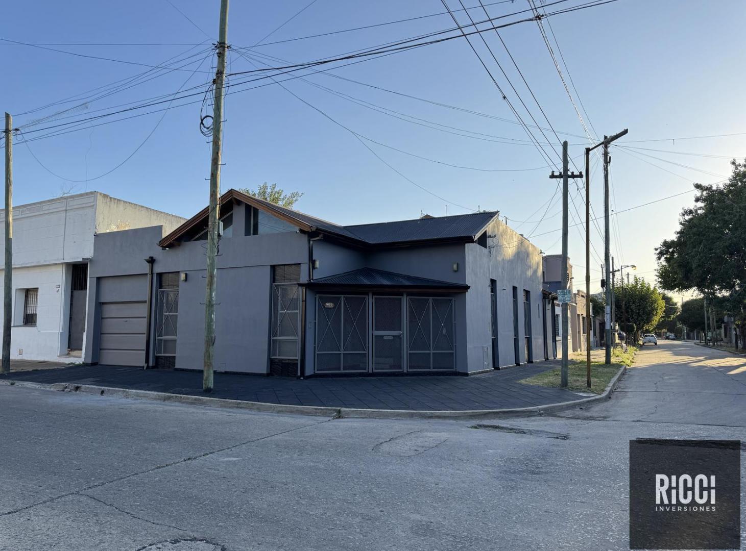 Foto de Casa 4 ambientes en venta Quilmes Centro Apta Credito con pileta y, imagen 3