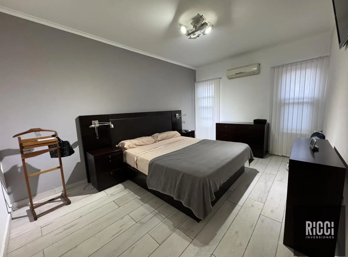 Casa 4 ambientes en venta Quilmes Centro Apta Credito con pileta y escritorio 2