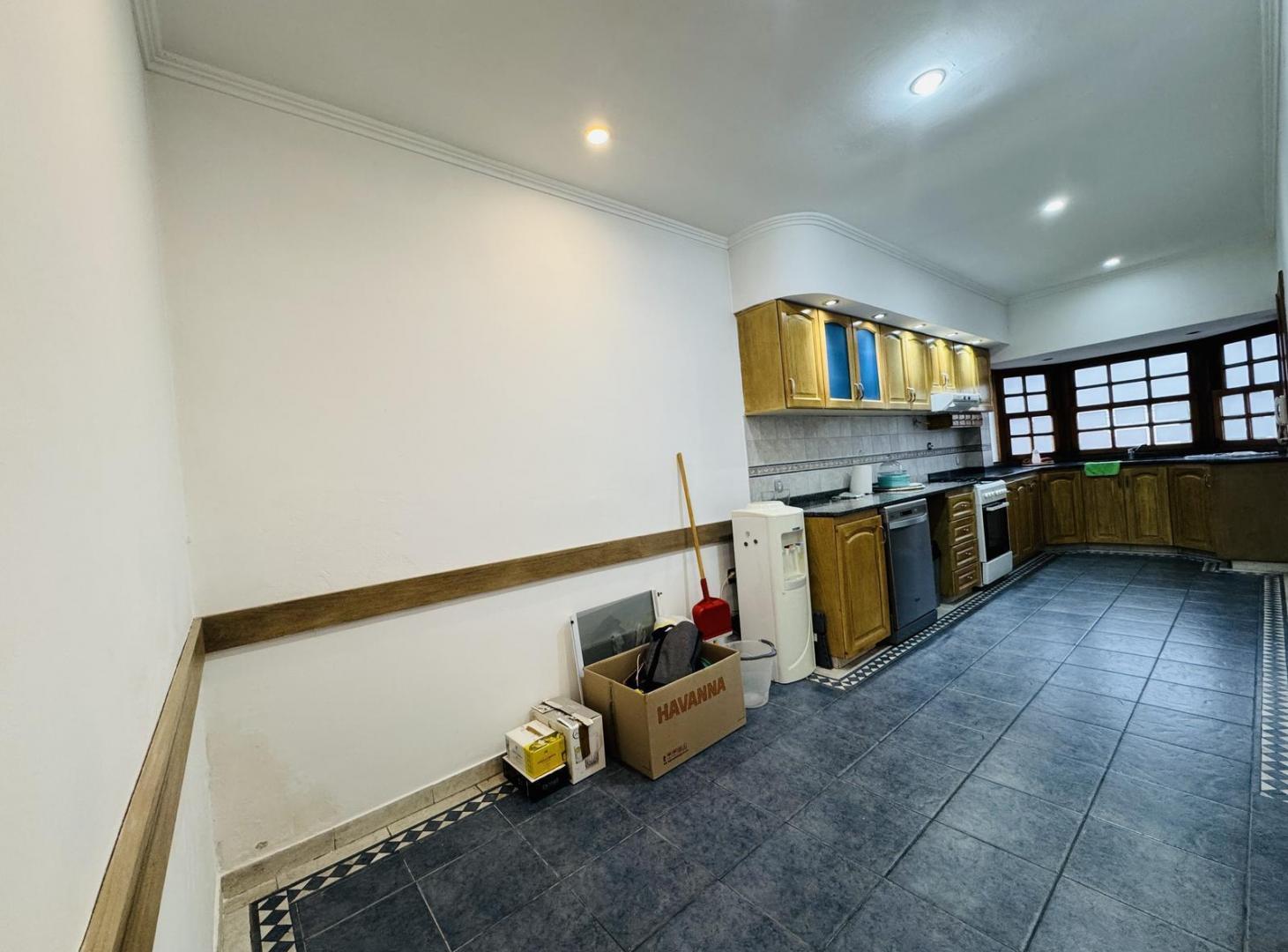 Foto de Casa 4 ambientes en alquiler con Galpon apto comercial Berazategui centro, imagen 3