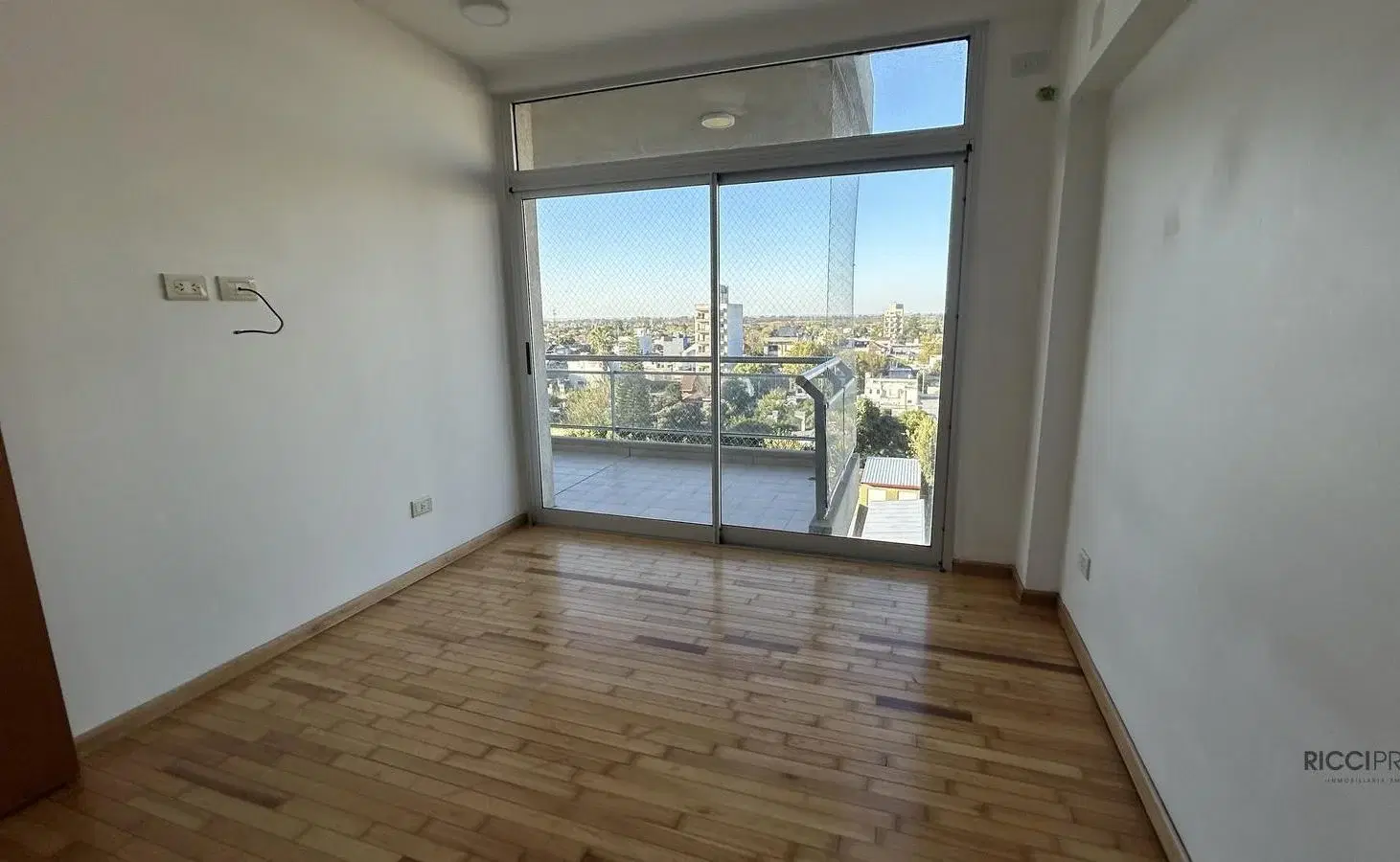 Departamento 3 ambientes en venta Berazategui centro con cochera 2
