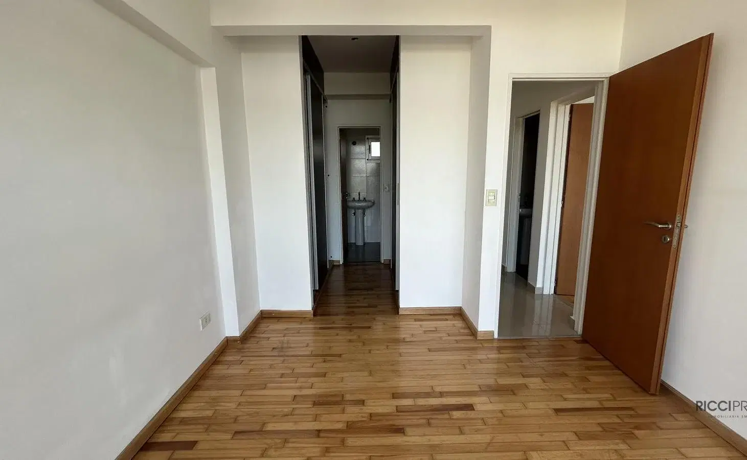 Departamento 3 ambientes en venta Berazategui centro con cochera 1