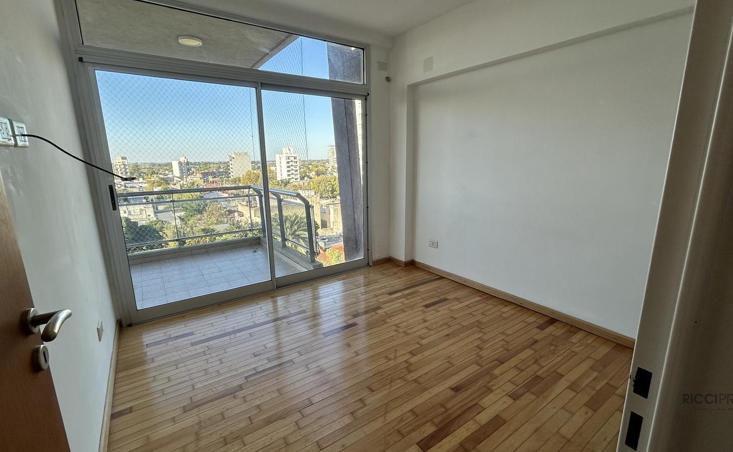 Departamento 3 ambientes en venta Berazategui centro con cochera