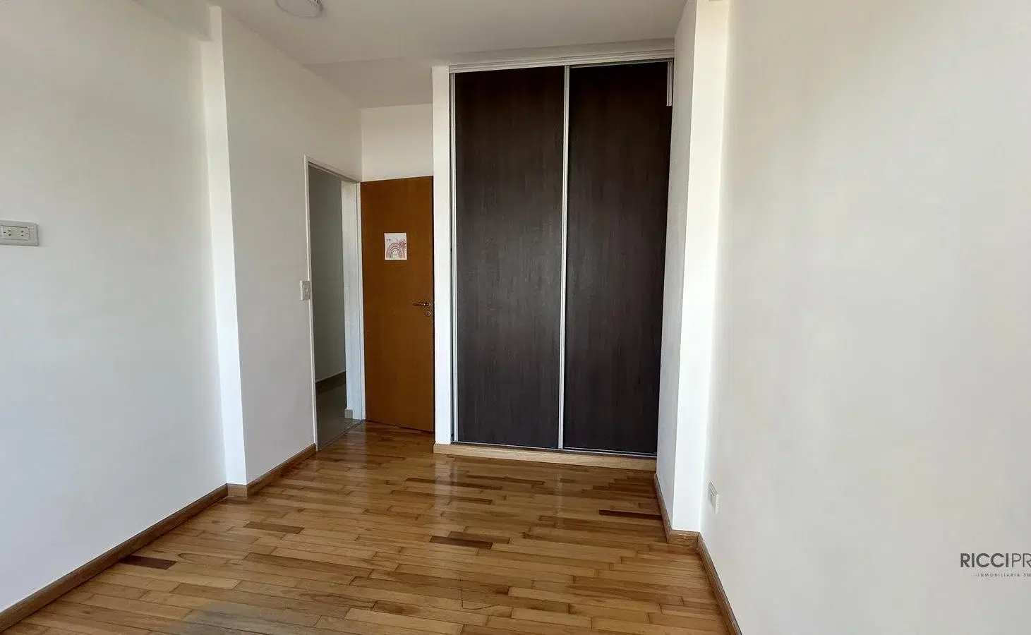 Departamento 3 ambientes en venta Berazategui centro con cochera 4