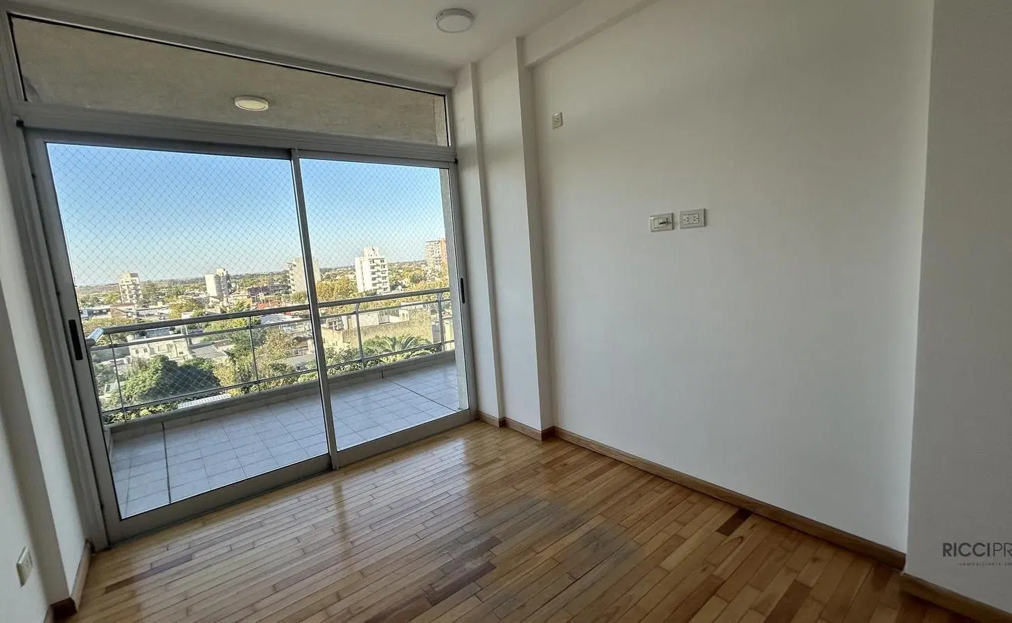 Departamento 3 ambientes en venta Berazategui centro con cochera 8