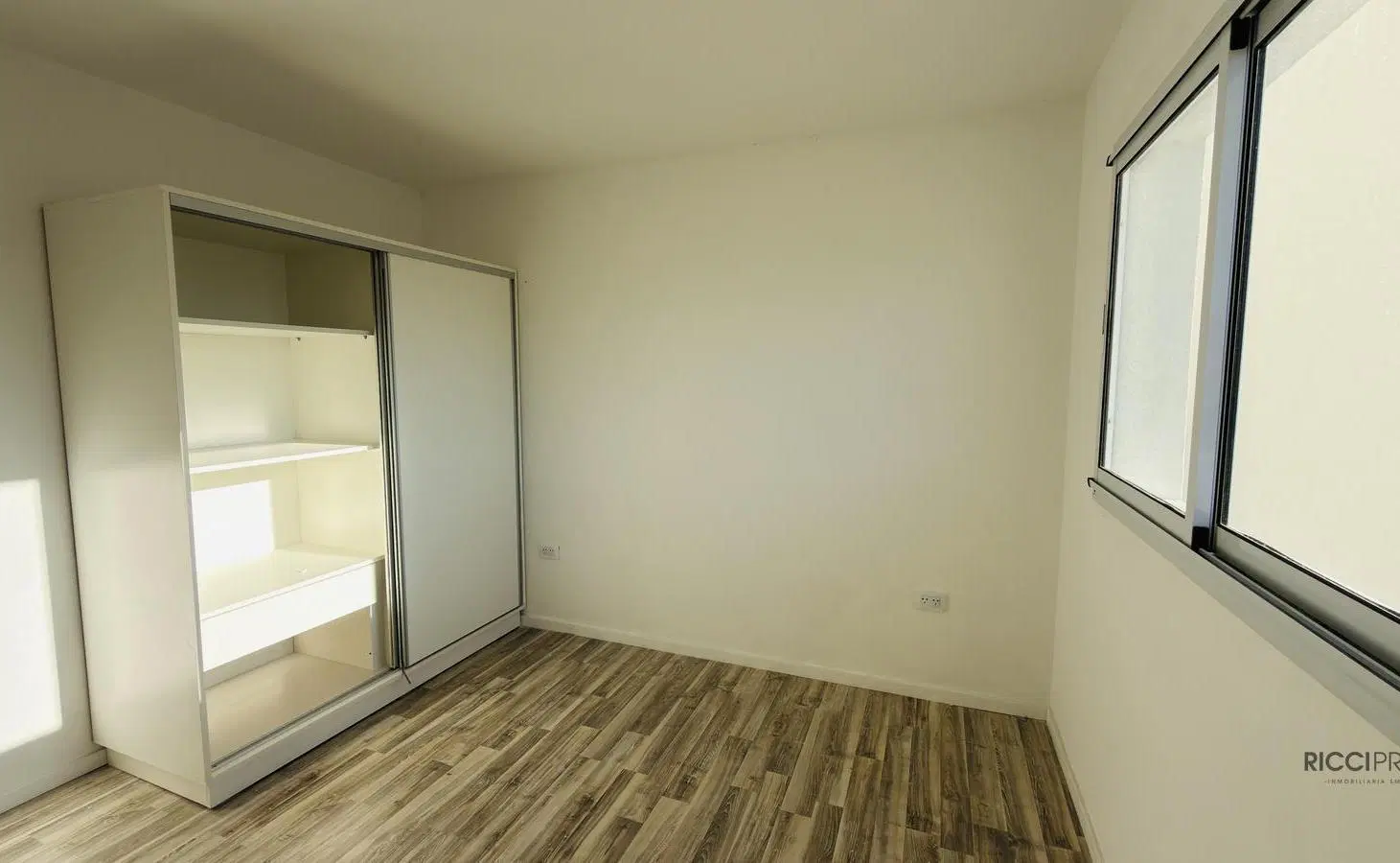 Departamento en venta 3 ambientes con cochera Berazategui Centro 4